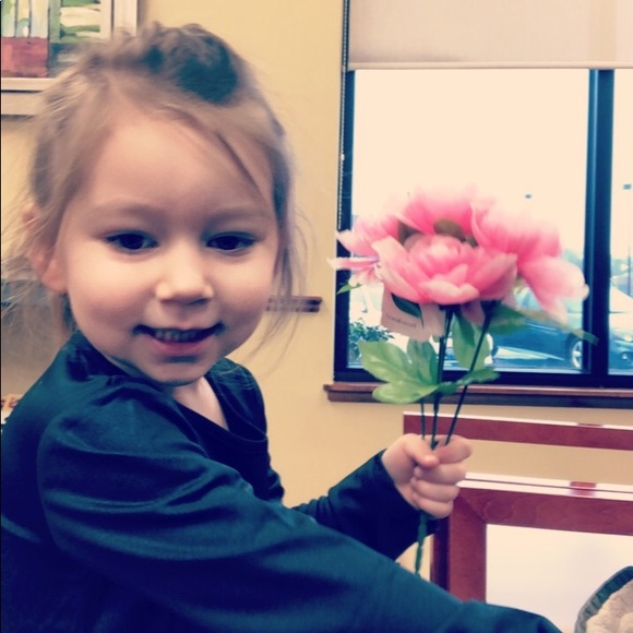 Meet your Posher, Kara! I love offers! - Picture 2 of 5